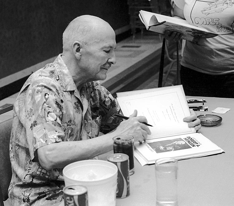 By Photo by Dd-b, taken at the 1976 World Science Fiction Convention in Kansas City MO USA, at which Heinlein was the guest of honor. - Photo by Dd-b, taken at the 1976 World Science Fiction Convention in Kansas City MO USA, at which Heinlein was the guest of honor., CC BY-SA 3.0, https://commons.wikimedia.org/w/index.php?curid=69478